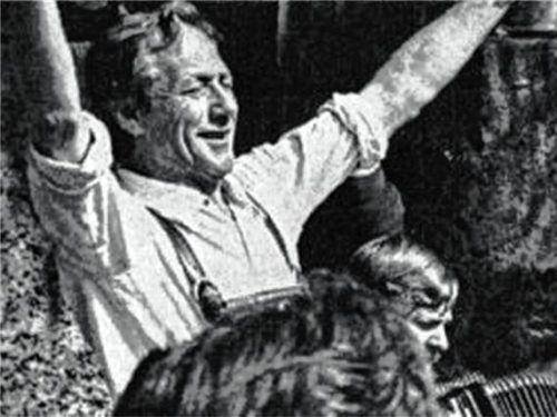 Wastl Fanderl als charismatischer Singleiter, um 1975. Foto privat, Repro EBES-Volksmusik