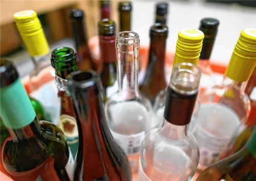 Wenn er trinkt, wird ein 56-jähriger Rosenheimer nach Einschätzung eines Rosenheimer Gerichts zu einer „tickenden Zeitbombe“.Foto dpa