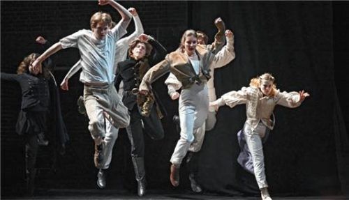 Wild, ehrlich und manchmal chaotisch: Das Ensemble von Theater Total zeigt „Was ihr wollt“. Foto re