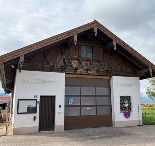 Zahlreiche Investitionen hat die Gemeinde Riedering für heuer eingeplant. Eine der heuer anstehenden Maßnahmen betrifft das Neukirchener Feuerwehrhaus in Siegharting. Foto Kirchner