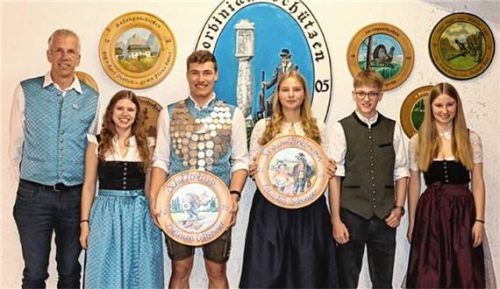 Zielsichere Schützen: (von links) Anderl Huber, Andrea Hundhammer, Matthias Ostermaier, Felizitas Schweiger, Thomas Schmid und Felice Hübner.Foto  re