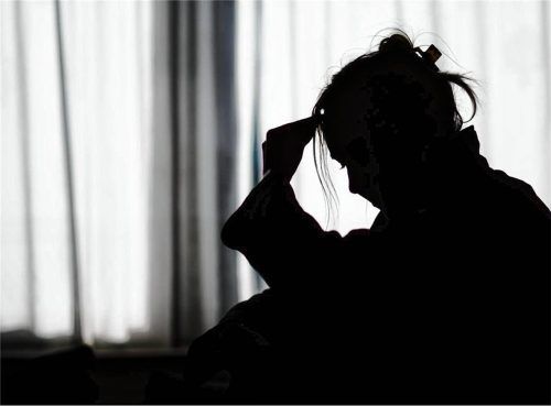 Zwischen Babyglück und Einsamkeit: Gerade die erste Zeit nach der Geburt kann jungen Eltern stark zu schaffen machen. Doch in der Region gibt es viele Angebote, bei denen Mütter und Väter andere Eltern kennenlernen können. Foto /dpa