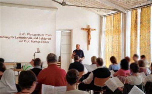 50 Lektoren besuchten die Fortbildung, die dazu dienen soll, die Heilige Schrift zum Leuchten zu bringen. Foto Kirchenmusik Mariä Himmelfahrt Prien