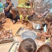 Koch im Kindergarten Sonnenblume