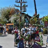 Hunderte Besucher beim Maibaumfest in Seebruck
