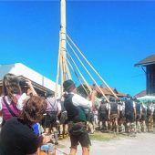 Neuer Maibaum in Übersee