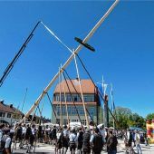 Maibaum am neuen Dorfplatz