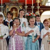 Sieben Kinder erstmals am Tisch des Herrn