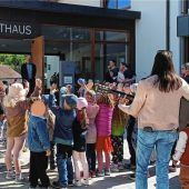 Kinder verabschieden Bürgermeister Franz Stein