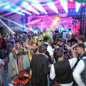 Viel Schwung und gute Laune beim Garser Volksfest
