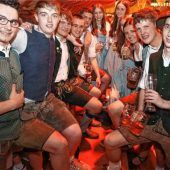 Wasserburger Frühlingsfest weiter top: tolle Stimmung im Festzelt – Polonaise durch die Wiesn-Alm