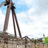 Es wird geschraubt, geputzt und montiert: Letzter Feinschliff für das Volksfest
