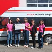 Frauengruppe spendet an Herzenswunsch Hospizmobil