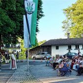 Pullach feiert Maiandacht
