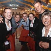 Ausgelassene Stimmung beim Volksfest Neumarkt-St. Veit