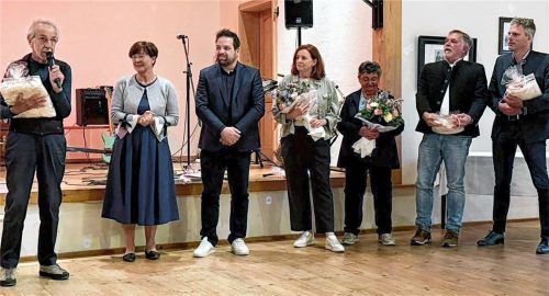 Abschied für fünf Gemeinderäte: (von links) Egon Barlag, Bürgermeisterin Sissi Schätz, Dr. Florian Haas, Karin Lipp, Christa Moser, Bernd Schneider und Klaus Breitreiner.