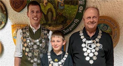 Als Schützenkönige wurden geehrt: (von links) Luftgewehrkönig Peter Friesinger, Jugendkönig Josef Gruber und Luftpistolenkönig Franz Godl.Fotos  Sutherland