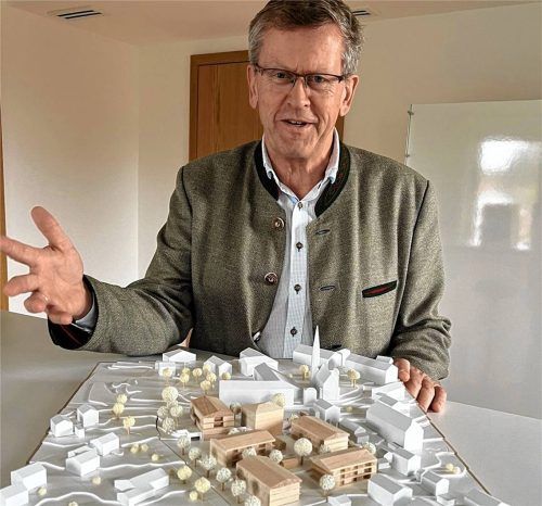 Altbürgermeister Georg Weigl schaut auf die vergangenen zwölf Jahre seiner Amtszeit zurück. Ein wichtiges Projekt war für ihn die neue Ortsmitte von Ostermünchen. Foto Gerlach