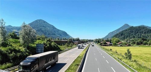 Am gestrigen Freitagnachmittag war die Lage an der Inntalautobahn A93 relativ entspannt. Die Gemeinden im Landkreis Rosenheim bereiten sich jedoch schon seit Tagen auf ein mögliches Verkehrschaos vor. Für die Region wurde sogar eine Reisewarnung herausgegeben. Foto Gruber