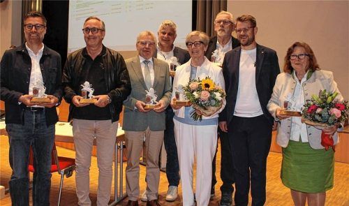 An seinem letzten Arbeitstag verabschiedete Bürgermeister Michael Hetzl (Zweiter von rechts) die scheidenden Stadträte (von links): Rupert Rigam, Dr. Christian Leunig, Dr. Reinhard Wanka, Stephan Schinko, Marianne Pfaffeneder, Oskar Stoiber, Michael Hetzl, Christa Schmidbauer.Fotos  Huckemeyer