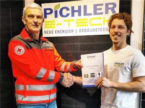 Anton Stuffer (BRK Rohrdorf, links) mit Florian Pichler. Foto re
