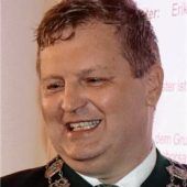 Bürgermeister darf nun auch Ehen schließen