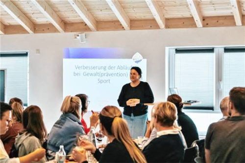 Ausführliche Informationen gab es beim Ehrenamtsabend in Aschau.Foto Höpfinger