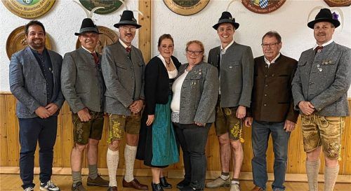 Bei der Generalversammlung: (von links) Bürgermeister Dr. Florian Haas, Leo Jurasek, Frank Eppinger, Andrea Goncalves, Angelika Lackner, Stefan Högenauer, Josef Gams und Helmut Wagner. Foto meindl