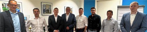 Bei der Hauptversammlung: (von links) Wolfgang Reitsamer (MD-Elektronik, Beirat IGW), Alexander Hammer (Dickow Pumpen, Beirat IGW), Markus Kep (MEDI-Kabel, Vorstand IGW), Erster Bürgermeister Emil Kirchmeier, Christian Weyrich, Erster Bürgermeister von Aschau a. Inn, Christian Salzeder (Haldenwanger, Kassier der IGW), Christian Schäftlmaier (Elektro Schäftlmaier, stellvertretender Vorstand IGW) und Jens Heidkötter (Netzsch, Beirat IGW).Foto Kreibich