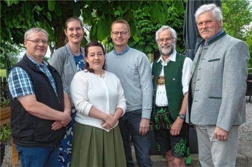 Bei der Verabschiedung: (von links) Martin Pollinger, Irene Biebl-Daiber, Katrin Hofherr, Peter Pertl, Heribert Burdick und Jakob Müller. Foto  Berger