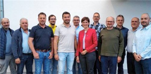 Bei der Verbandssitzung: (von links) Martin Jell, Josef Keilhacker, Markus Lohmaier, Matthias Schefthaler, stellvertretender Vorsitzender Bürgermeister Bernhard Schweida, Christian Stoiber, Vorsitzende Bürgermeisterin Irmgard Hibler, Thomas Köpernik, Erhard Aicher, Bernd Achterling, Thomas Stark und Lorenz Liebl. Foto  Richterstetter