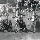 <p>Betzl (Zweiter von rechts) beim Start in Pocking 1977. Fotos Kas</p>