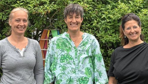 Bilden für die nächsten drei Jahre den Vorstand des Fördervereins „Freunde des Gymnasiums Bad Aibling“: (von links) Zweite Vorsitzende Silke Hertrich, Vorsitzende Sabine Eder und Schatzmeisterin Sandra Schleifenbaum. Foto Baumann