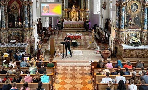 Bis zu 600 Gottesdienstgänger fanden sich in den vergangenen Jahren zu Pfingsten in Au ein. Foto Re