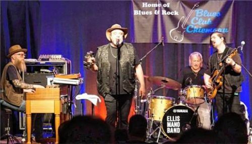 Blues und Rock waren in den vergangenen Wochen im Rimstinger Feuerwehrhaus zu Hause. Den Schlusspunkt setzte die Ellis-Mano-Band.Foto re