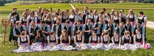 Burschen und Dirndl sind voller Vorfreude.Foto BV Schönau