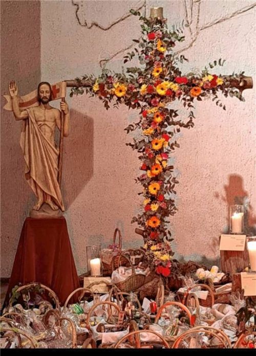 Christbaum, Fastenkreuz und Siegessymbol Foto klara obinger