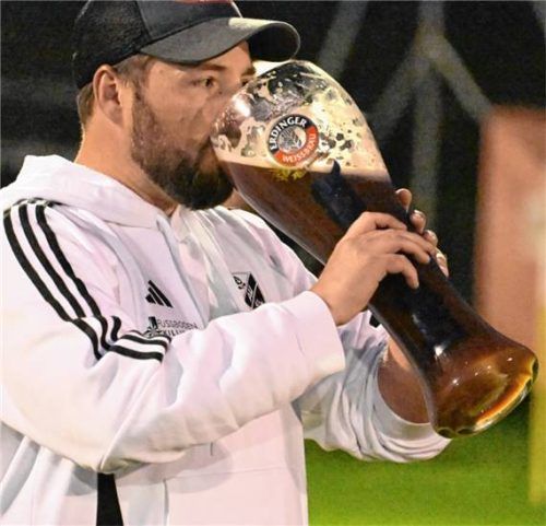 Da war er noch in Weiß: Aufstiegstrainer Christoph Martin vom ASV Au.Foto Franz Ruprecht
