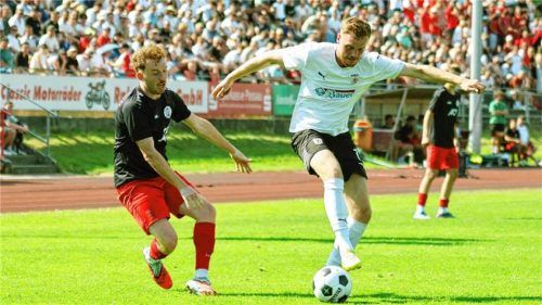 Daniel Kononenko (rechts) und der TSV Wasserburg siegten auch vor der großen Kulisse in Hauzenberg.Foto Christian Butzhammer