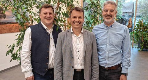 Das „Dreigestirn“ des Obinger Gemeinderates: (von links) Zweiter Bürgermeister Rupert Freiberger (CSU), Bürgermeister Josef Huber (FW) und Simon Voit (Obinger Bürgerliste/OBL).Fotos  Linner