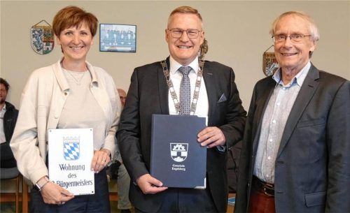 Das neue „Dreigestirn“ an der Spitze der Gemeinde Engelsberg: (von links) Zweite Bürgermeisterin Alexandra Schindler, Bürgermeister Martin Lackner und Dritter Bürgermeister Franz Gsinn. Fotos Gillitz