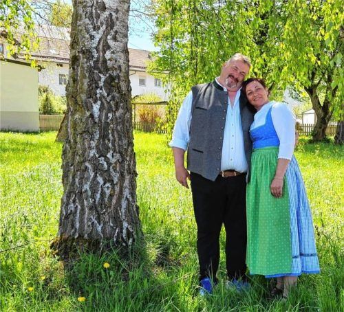 Das Wirtspaar Margareta Pilger und Michael Wäsler freut sich über die Wiedereröffnung ihrer Biberger Alm. Foto privat