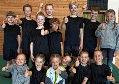 Daumen hoch für die Jugendpaare des Rock-’n’-Roll-Clubs Rosenheim.Foto re