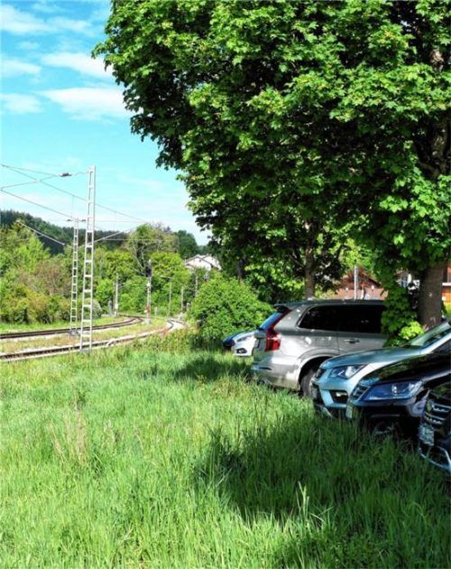 Der Bahnhof in Westerham braucht mehr Parkmöglichkeiten für Pendler und Zugreisende. Foto Merk