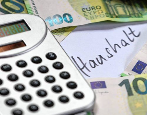 Der Gemeinderat der Verwaltungsgemeinschaft Breitbrunn hat dem Haushalt 2026 sowie der Finanzplanung mit Investitionsprogramm bis 2029 einstimmig zugestimmt. Foto dpa