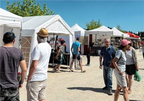Der Markt „Kunst-Hand-Werk“ lockte zahlreiche Besucher nach Seeon.