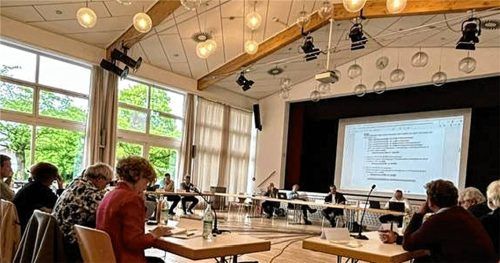 Der Marktgemeinderat Bad Endorf bei der ersten regulären Sitzung. Foto Sichelschmidt
