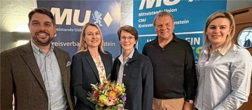 Der neue Vorstand der Mittelstandsunion: (von links) CSU-Kreisvorsitzender Siegfried Walch, Vorsitzende Anna Marx sowie die stellvertretenden Vorsitzenden Petra Fürst-Zimmermann, Josef Daxenberger und Maria Schützinger. Foto Wittenzellner