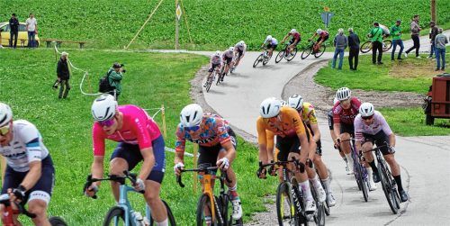 Der rund 700 Meter lange Rundkurs mit leichten Anstiegen fordert Kondition und Taktik. Fotos Gina@L