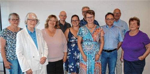 Der Vorstand der Bürgerhilfe Audorf: Johanna Weber, Karin Meißner-Schmidt, Kathrin Bachmann, Sepp Gasteiger, Hanna Zenker, Klaus Muno, Simone Adam, Stephan Holzer, Max Resch und Uschi Theyrl (von links ).Foto  re